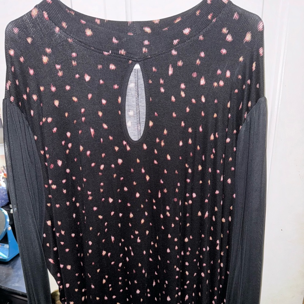 Maurices brand blouse. Key hole design and see through sleeves. Very stylish